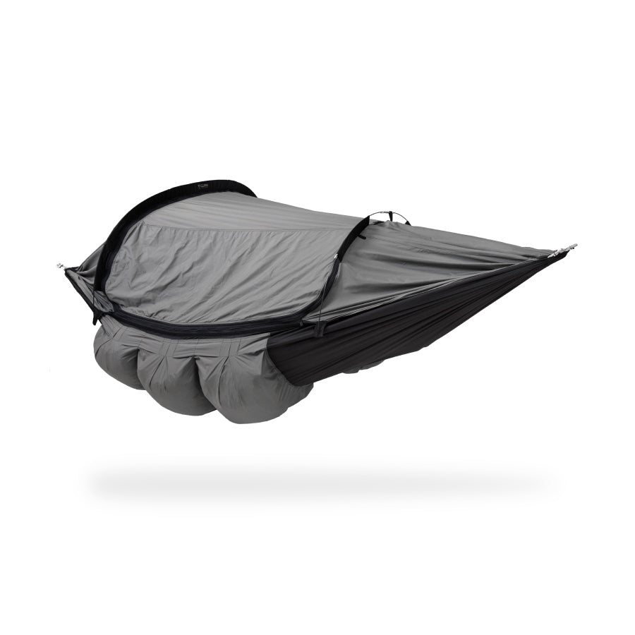 Clark VX-Ultra with the cover closed and insulation pockets below
